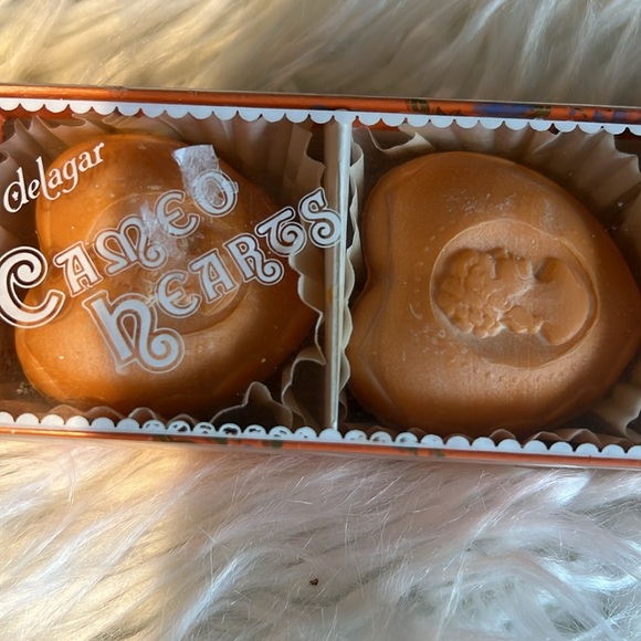 Delagar vintage cameo, hearts soaps - Picture 2 of 4